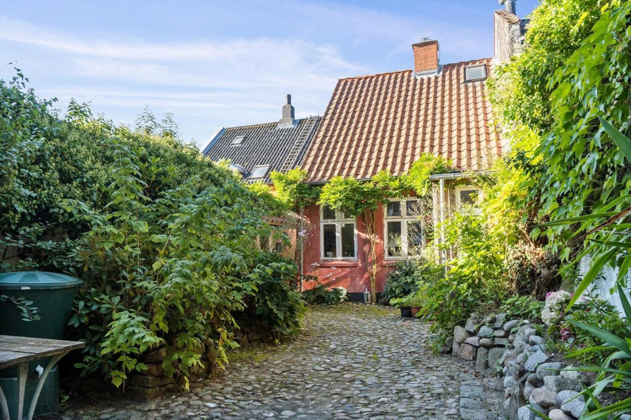 Beautiful Private Apartment, With Garden, Roof Terraze, 150 Square M, 2 Floors, 2 Bedrooms And An Extra Bed In The Livingroom Århus Buitenkant foto