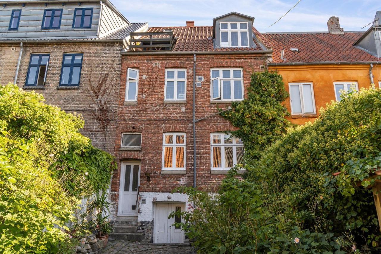 Beautiful Private Apartment, With Garden, Roof Terraze, 150 Square M, 2 Floors, 2 Bedrooms And An Extra Bed In The Livingroom Århus Buitenkant foto