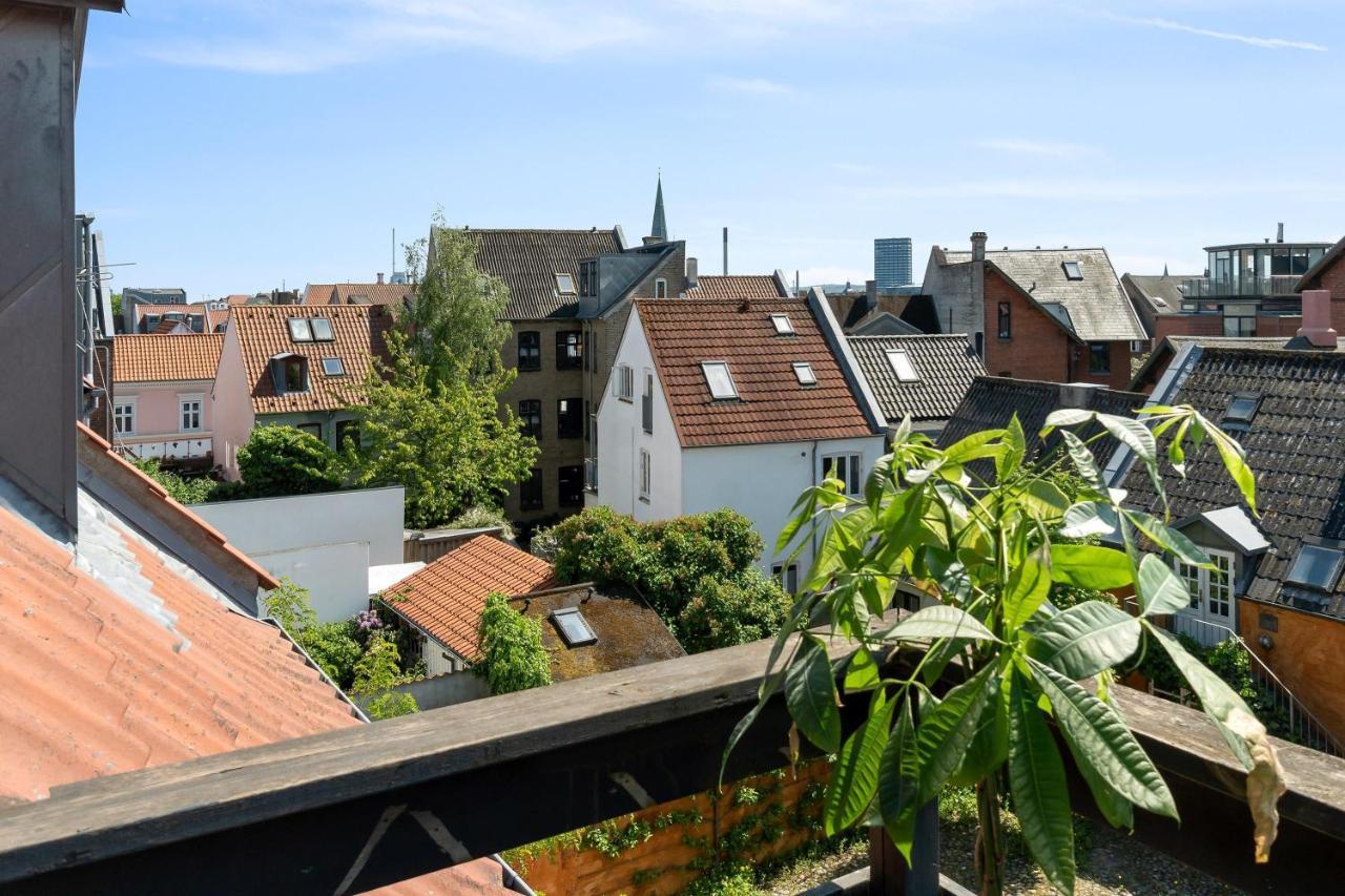 Beautiful Private Apartment, With Garden, Roof Terraze, 150 Square M, 2 Floors, 2 Bedrooms And An Extra Bed In The Livingroom Århus Buitenkant foto