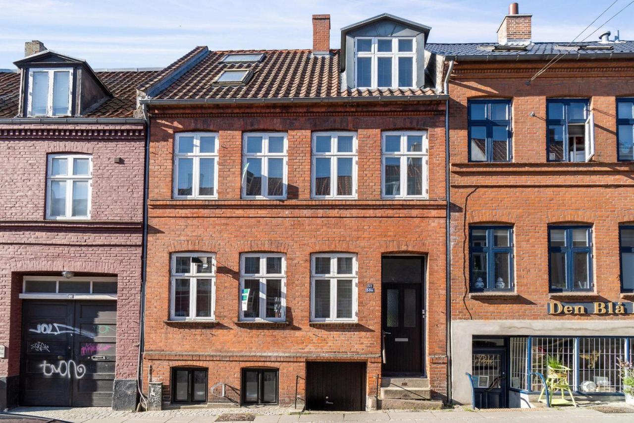 Beautiful Private Apartment, With Garden, Roof Terraze, 150 Square M, 2 Floors, 2 Bedrooms And An Extra Bed In The Livingroom Århus Buitenkant foto